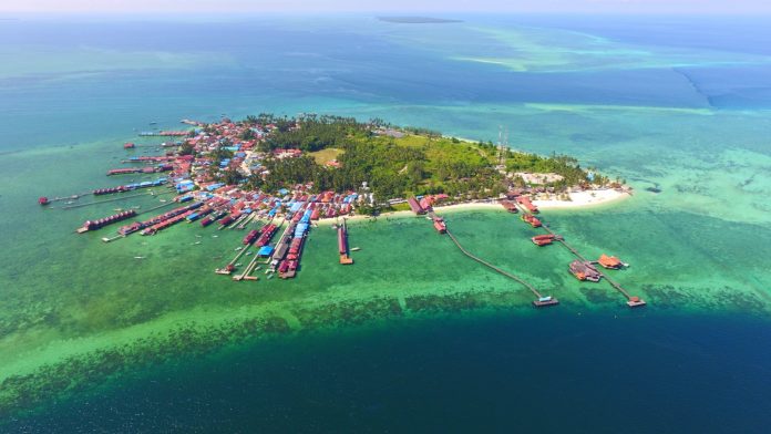 Foto: Pulau Derawan yang menjadi destinasi wisata favorit wisatawan (ist)
